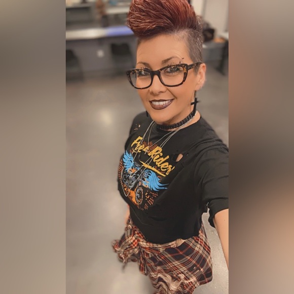 Meet your Posher, Destria - Picture 1 of 5